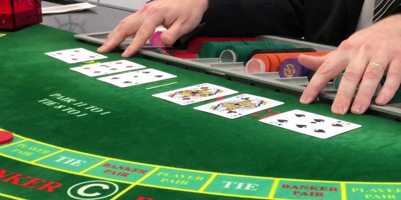 Trò chơi baccarat là một trong những tựa game phù hợp với tất cả anh em